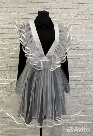 Белый школьный фартук