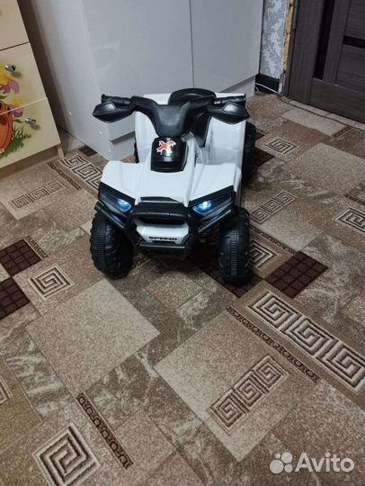 Детский квадроцикл на аккумуляторе