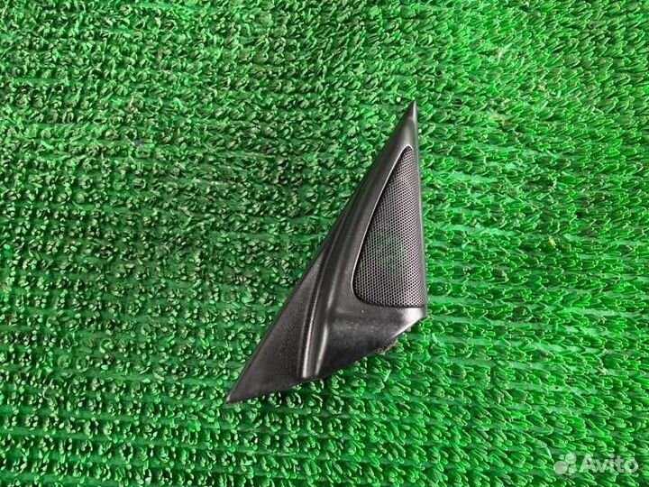 Уголок двери прав. перед. Toyota land cruiser, Lx4