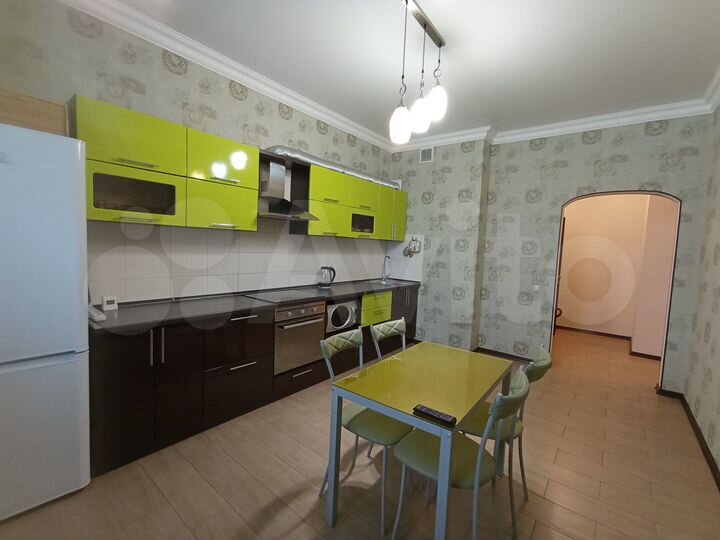 2-к. квартира, 93 м², 4/14 эт.