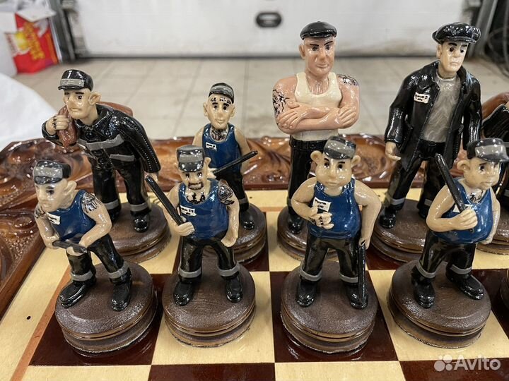 Шахматный резной стол