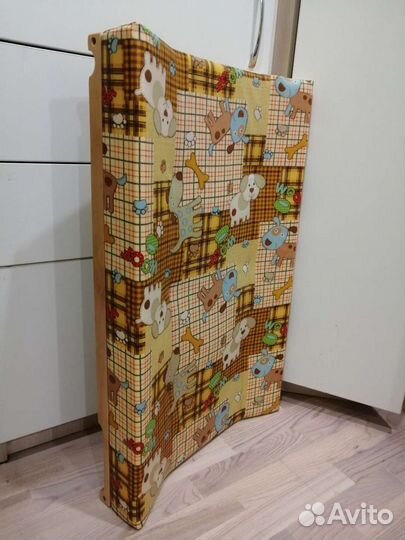 Пеленальный столик на кроватку