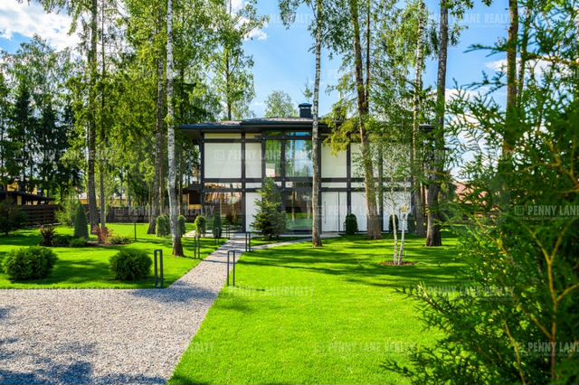 Коттедж 233 м² на участке 15,3 сот.