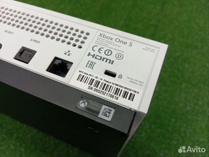 Игровая приставка XBox One S + 2 геймпада