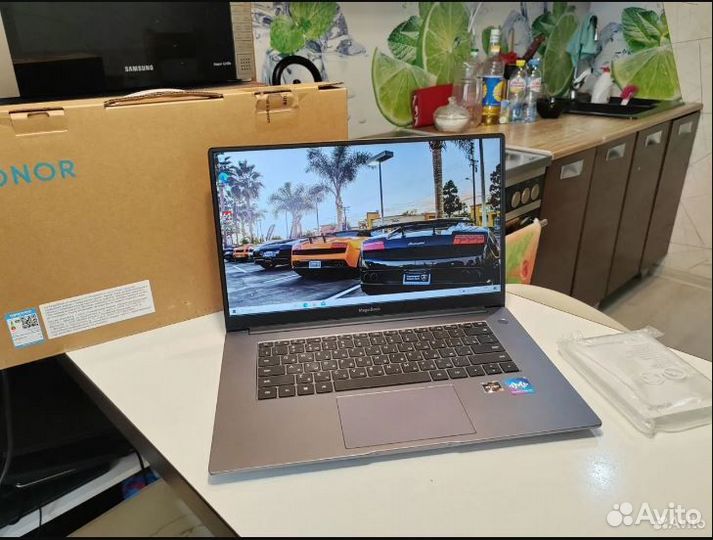 Honor Magicbook 15 / 15.6 / Ryzen 5 3500U / 8GB