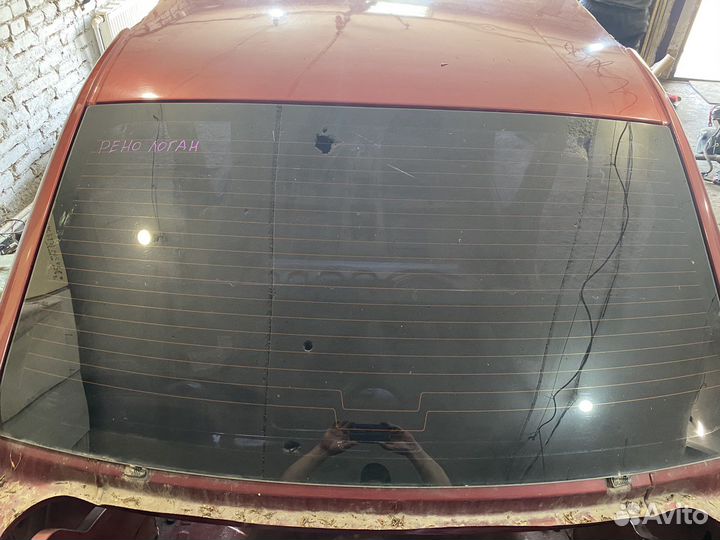 Заднее лобовое стекло Renault Logan