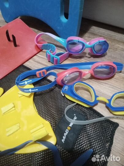 Доска,очки,ласты,сетка для бассейна