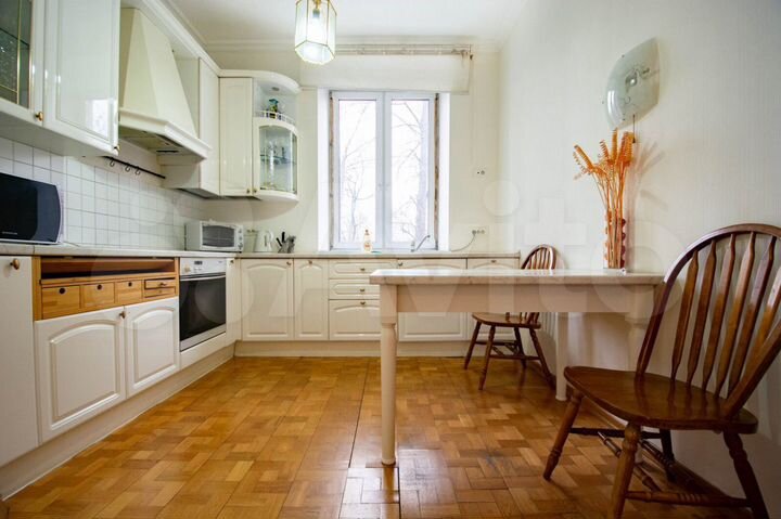 2-к. квартира, 70 м², 1/4 эт.