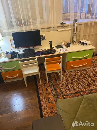 Детский стол и 2 стула