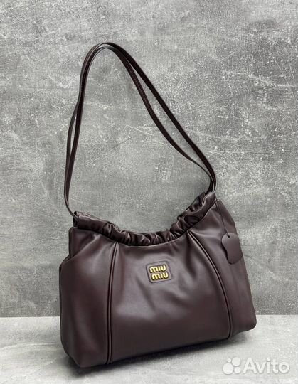 Сумка от бренда Miu Miu из натуральной кожи