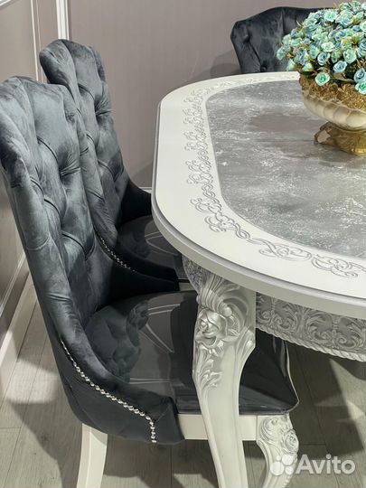 Кухонный стол и стулья