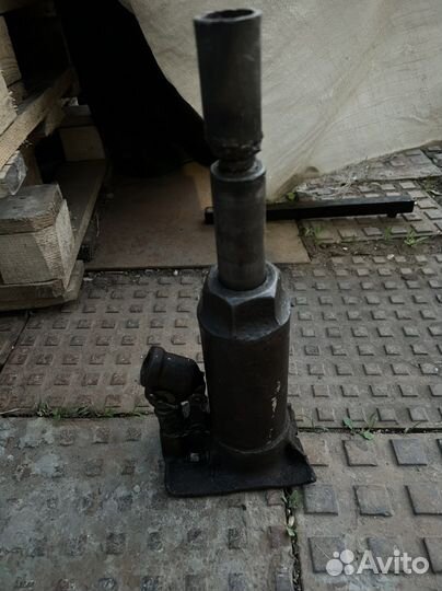 Домкрат новый