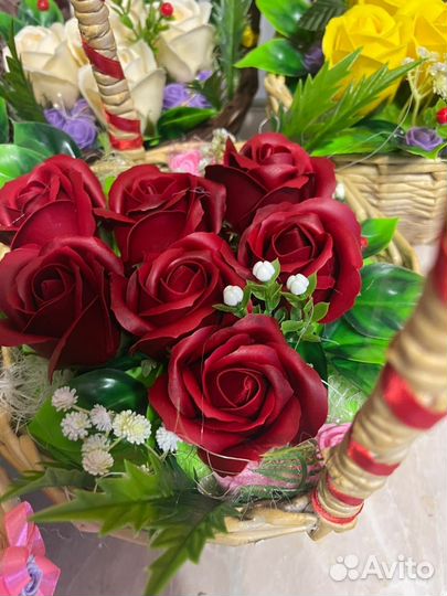 Подарочные корзинки с цветами