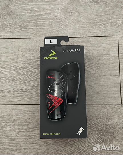 Футбольные щитки Demix