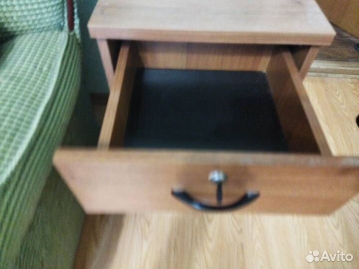 Тумбочка прикроватная