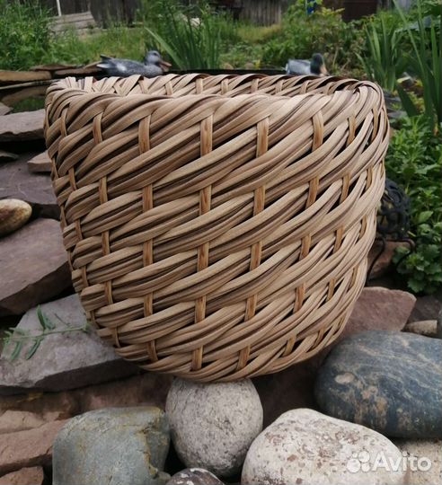 Кашпо из искусственного ротанга