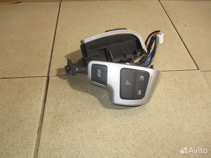 Кнопки в руль Toyota Land Cruiser 200