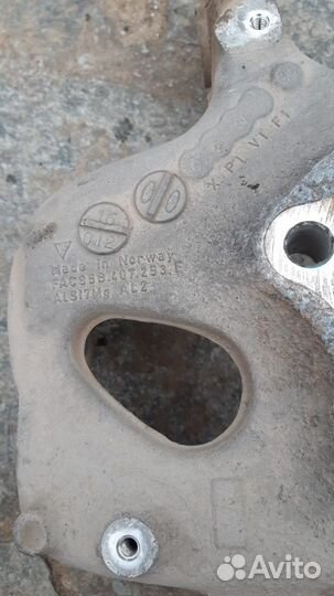 Кулак поворотный передний левый Porsche Macan