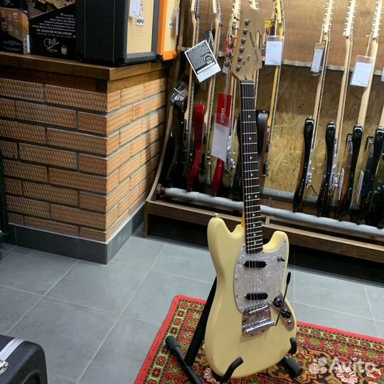 Электрогитара Fender American Performer Mustang SS