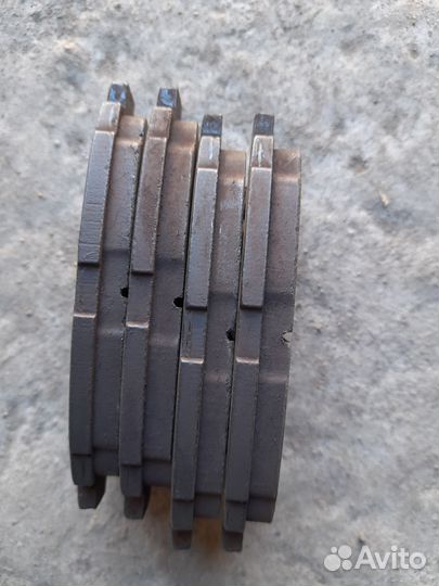 Тормозные колодки передние