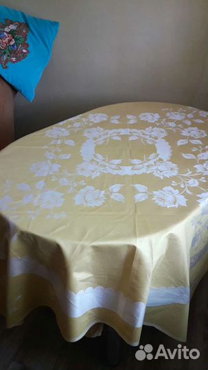 Скатерть винтажная жаккардовая. Европа