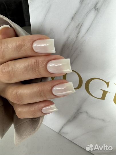 Модель на маникюр