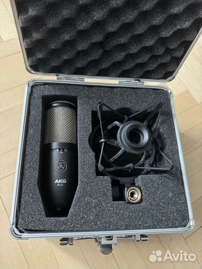 Студийный микрофон akg p420