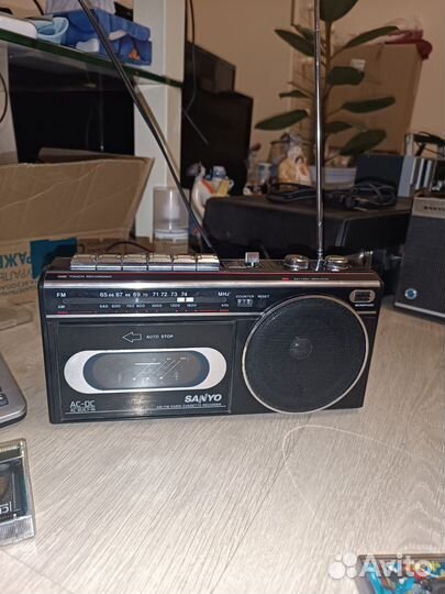 Магнитофон Sanyo M2670F