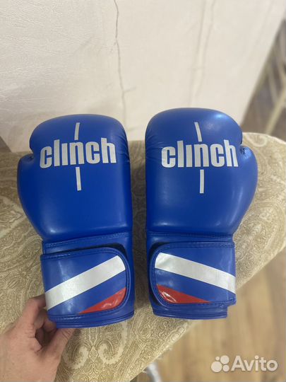 Боксерские перчатки 10 oz clinch