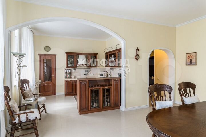 Коттедж 474,8 м² на участке 8,7 сот.