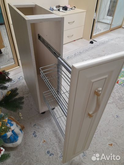 Бутылочница выдвижная на 200