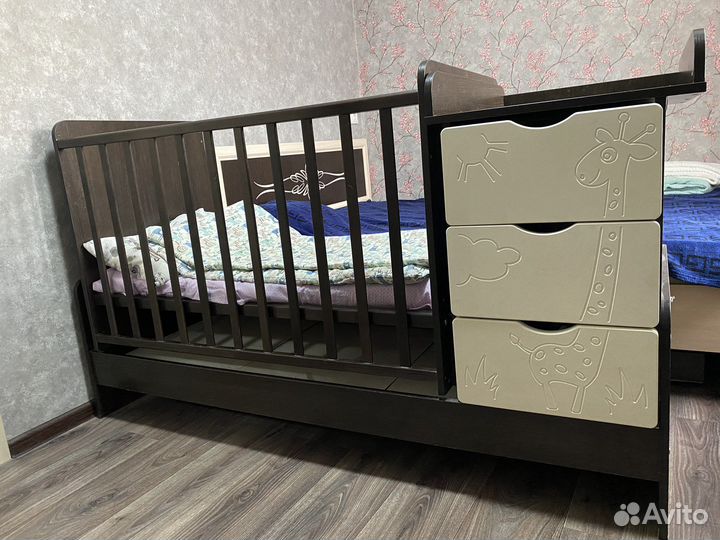 Детская кроватка трансформер с маятником