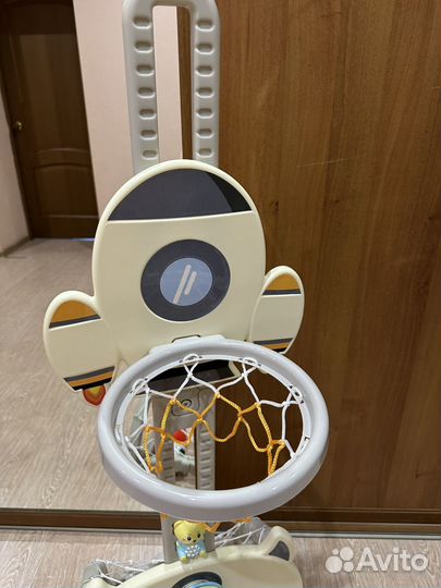 Детское баскетбольное кольцо и футбольные ворота