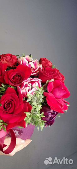 Цветы в шляпной коробке