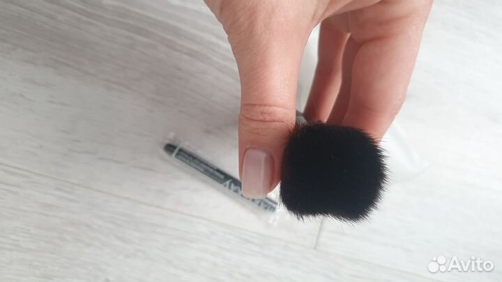 Кисти для пудры и губной помады Mary Kay