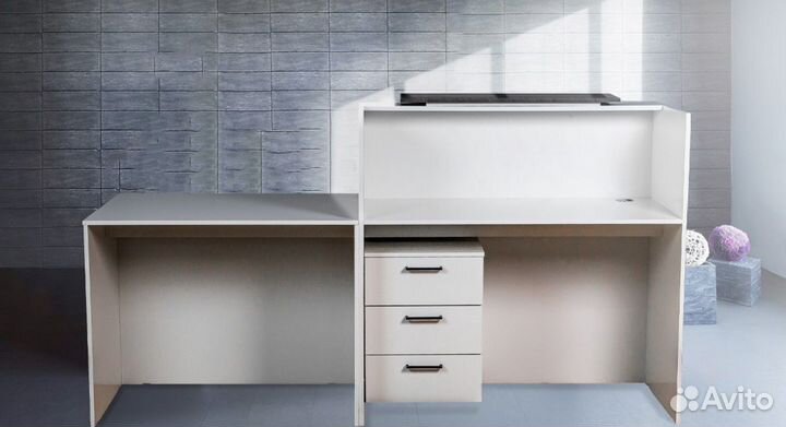 Стойка ресепшн