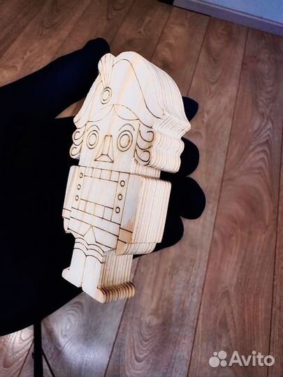 Щелкунчик деревянный