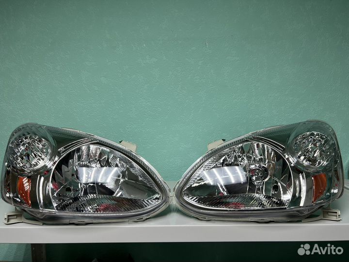 Фары Toyota Platz / Echo