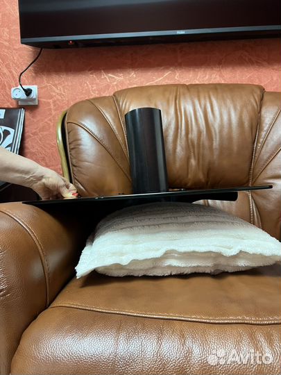 Полка стеклянная для телевизора