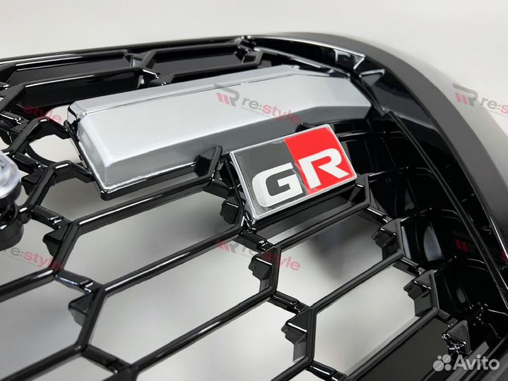 Решетка радиатора Toyota Land Cruiser 200 Y2636