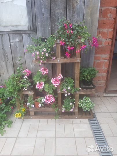 Многоуровневая подставка для цветов