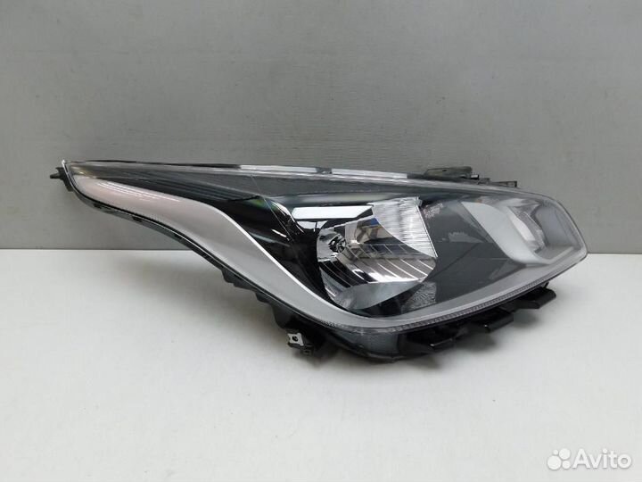 Фара правая Kia Rio