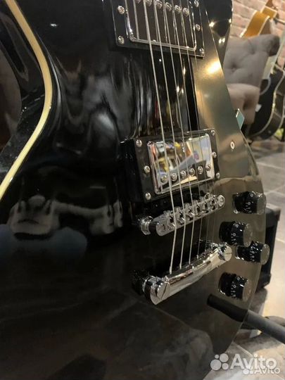 Электрогитара Les Paul Black + Комбоусилитель