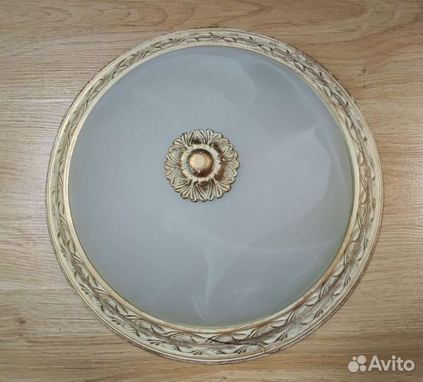 Светильник потолочный и светодиодные лампочки е27