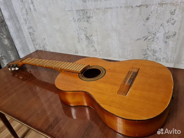 Классическая гитара шестиструнная