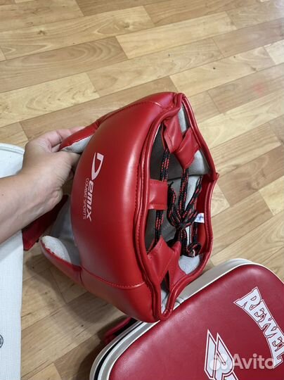 Шлем, перчатки и накладки