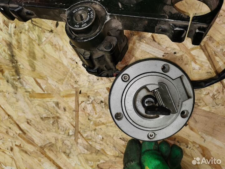 Замок зажигания + горловина бака Yamaha FZS 1000 F