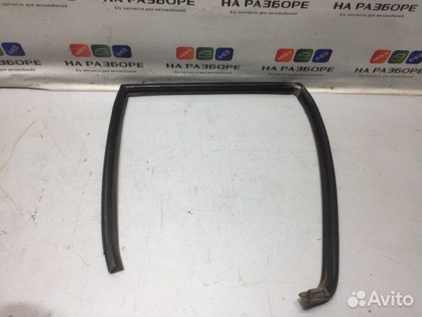 Уплотнительная резинка стекла двери задняя левая