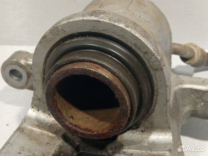 Суппорт задний правый Toyota Rav 4 Ca 40 2adfhv