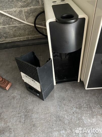 Кофемашина nespresso essenza mini